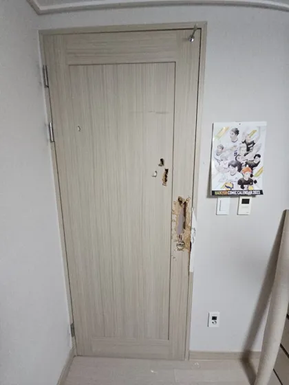 오래된 문짝 철거교체 현장사진 1 교체 전 기존 문