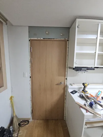 터닝도어 교체 현장사진 5 새 문짝 설치