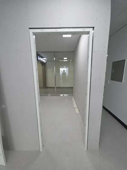 문짝교체 현장사진 3 새 문틀 설치