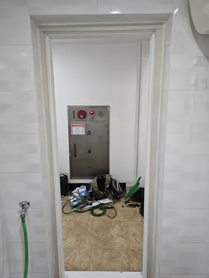 상가 문짝교체 현장사진 4 철거 후 문틀