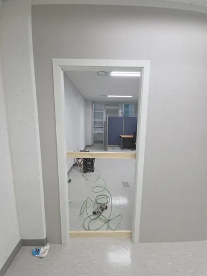 문짝교체 현장사진 4 문틀 고정