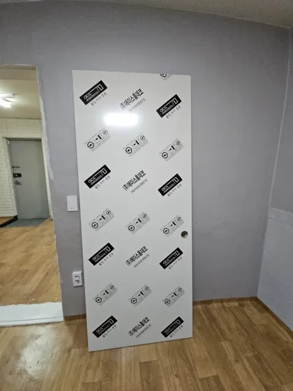 ABS도어 교체 현장사진 3 새 문짝 반입