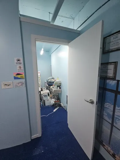 가벽 출입문 설치 현장사진 5 새 문짝 설치